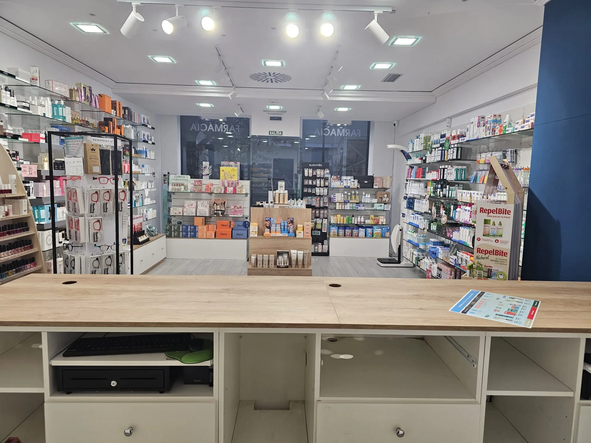 Local — Farmacia Covadonga — foto 3