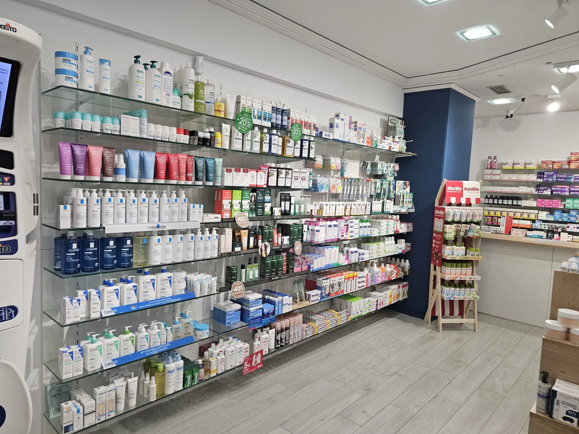 Local — Farmacia Covadonga — foto 5