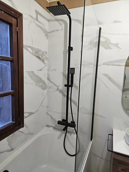 Baño Principal — Mármol y Roble — foto 1