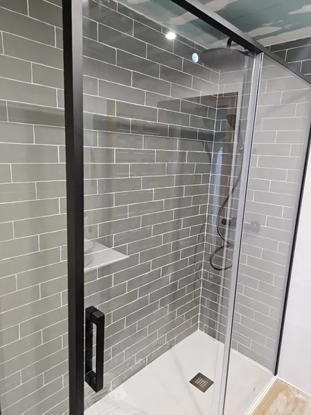 Baño con Ducha de Obra — Asturias