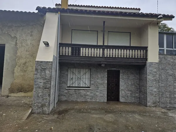 Fachada con Zócalo de Piedra — foto 3