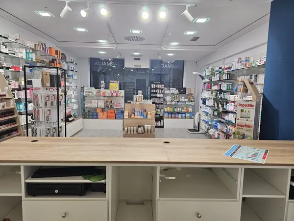 Local — Farmacia Covadonga — foto 3