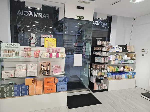 Local — Farmacia Covadonga — foto 4