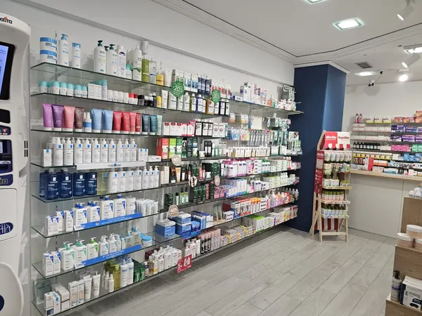 Local — Farmacia Covadonga — foto 5