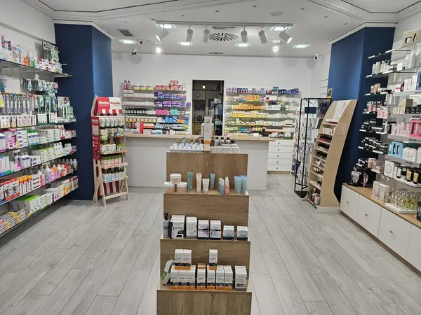 Local — Farmacia Covadonga — foto 7